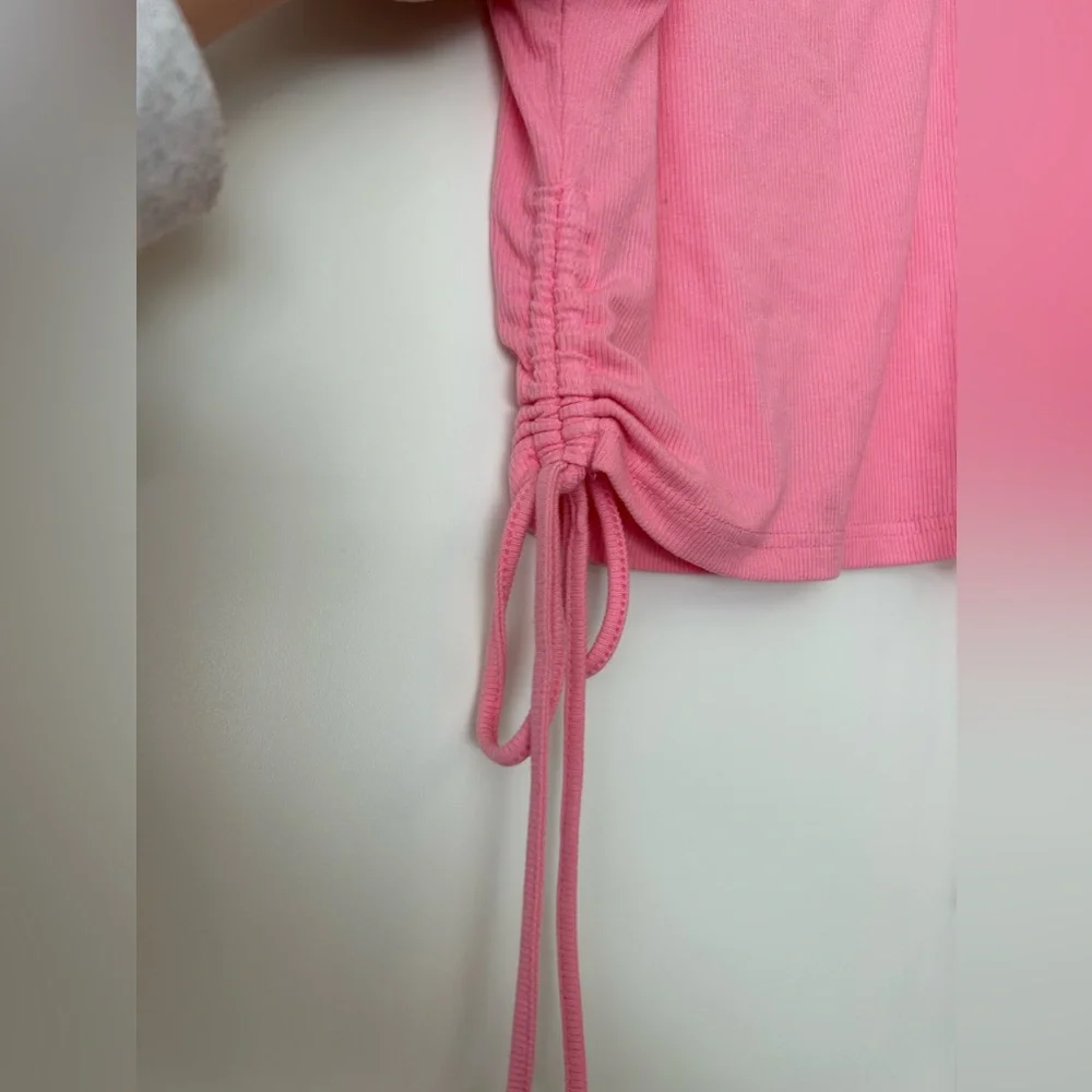 Pink cropped tank top size small - Picture 3 of 3